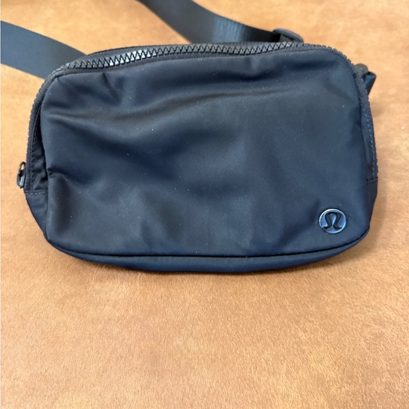 Lululemon Black Belt Bag - Picture 2 of 8